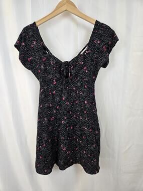 Volcom Dress Womens Medium Black Floral Smocked Short Sleeve Sundress Casual
